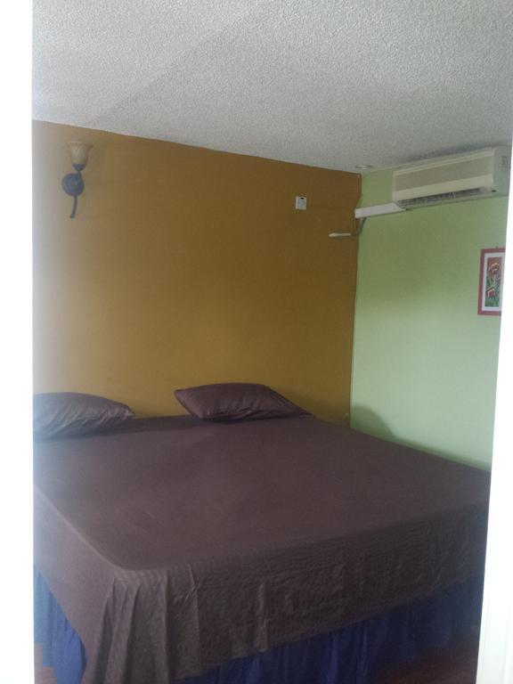 Impeccable Guest Rooms 2 Кінгстон Номер фото