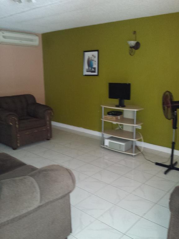 Impeccable Guest Rooms 2 Кінгстон Номер фото