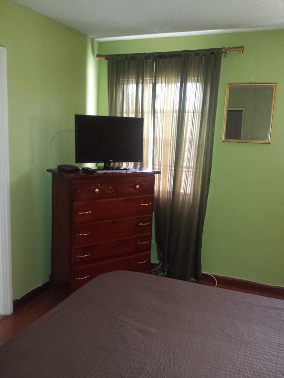 Impeccable Guest Rooms 2 Кінгстон Номер фото
